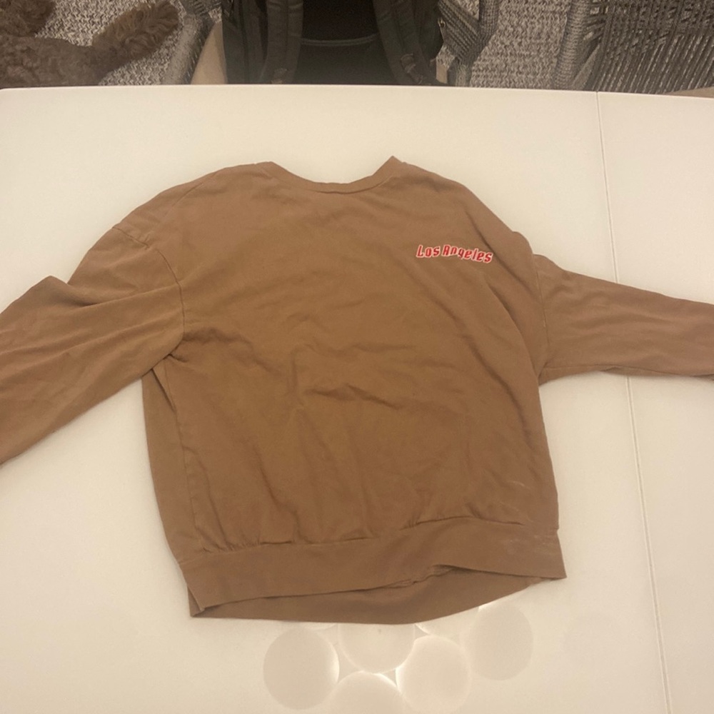 I am selling this brown los angles sweatshirt